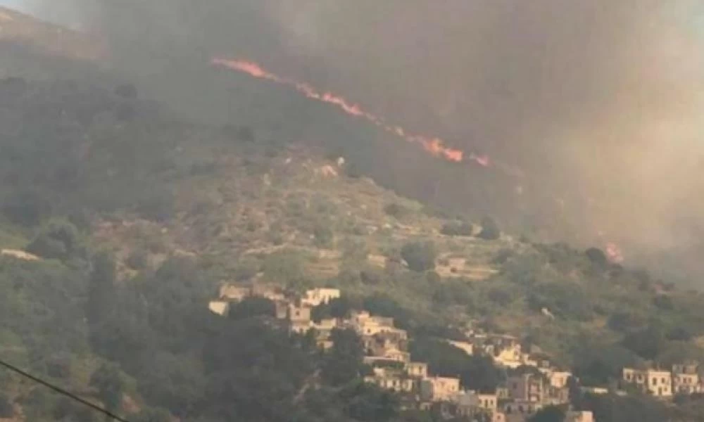 Σε εξέλιξη βρίσκεται η φωτιά στην Νάξο!